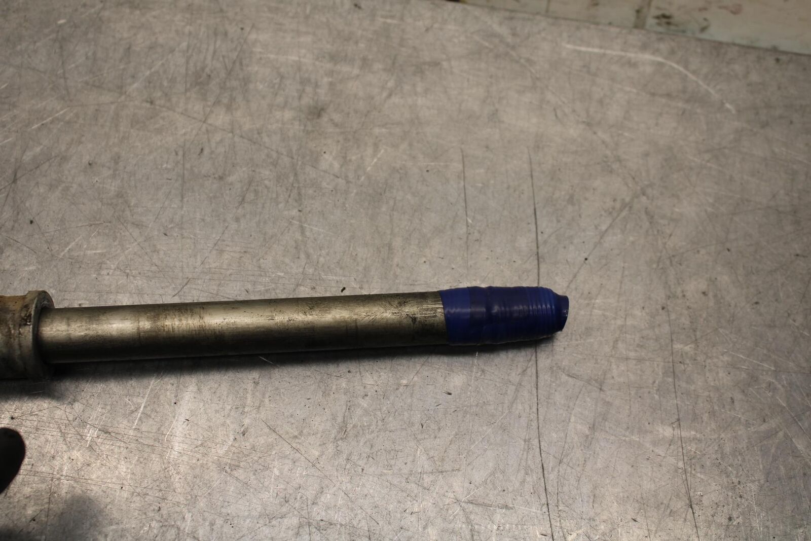 2012 Yamaha FZ8 FRONT WHEEL RIM AXLE PIVOT BOLT 39P-25181-00-00 BB550