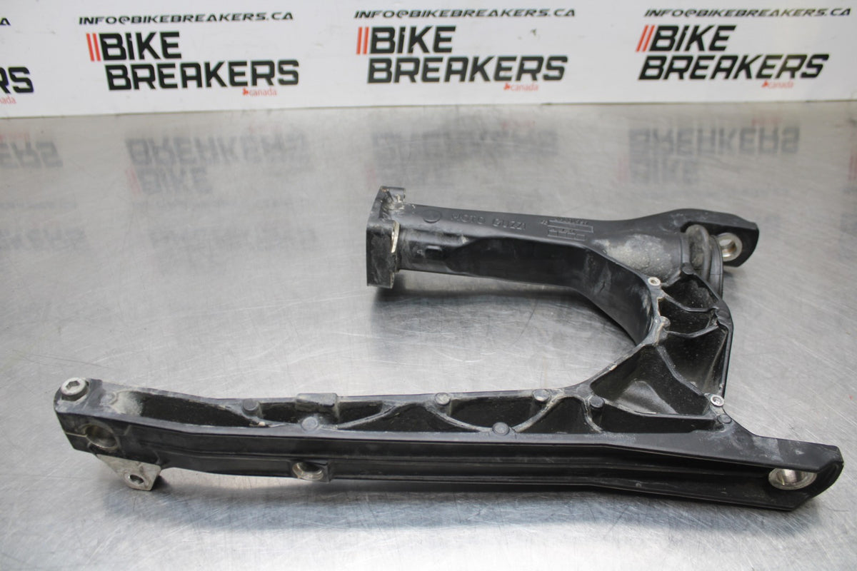 19 MOTO GUZZI V7 III REAR SWINGARM BACK SUSPENSION SWING ARM BB831