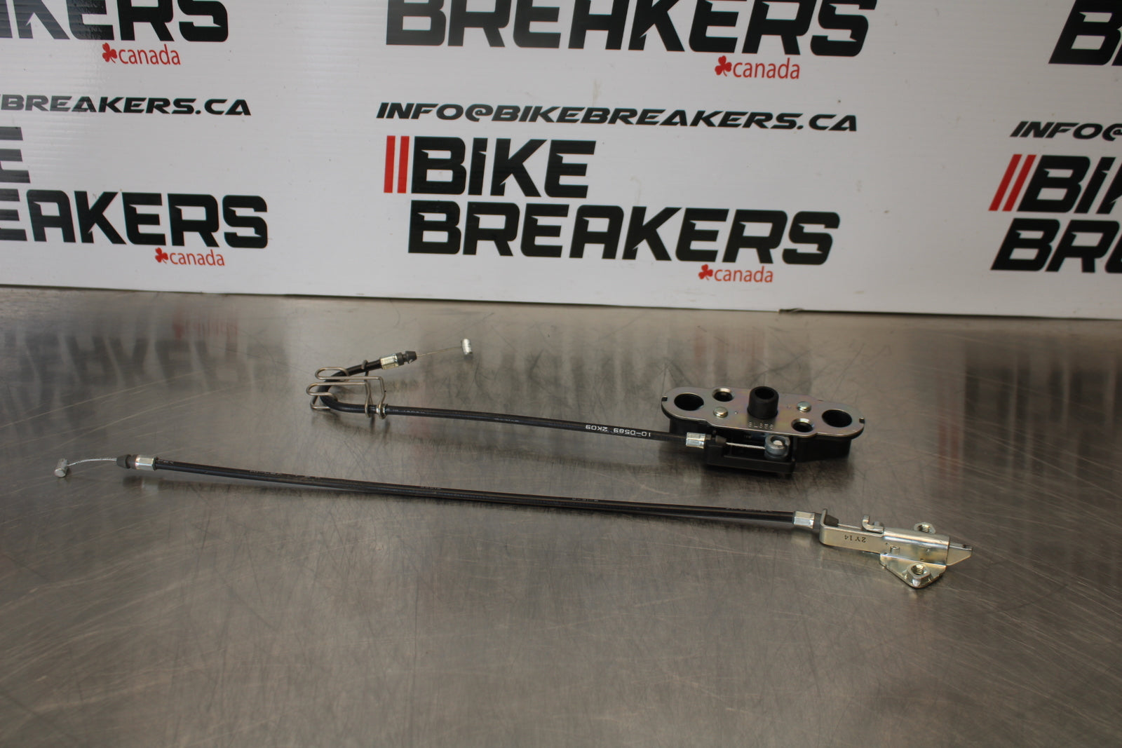 23-24 KAWASAKI NINJA ZX14R REAR PASSENGER SEAT LATCH LOCK ASSEMBLY BB169