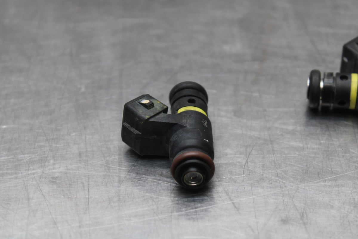 19 MOTO GUZZI V7 III FUEL INJECTOR SET PAIR BB831