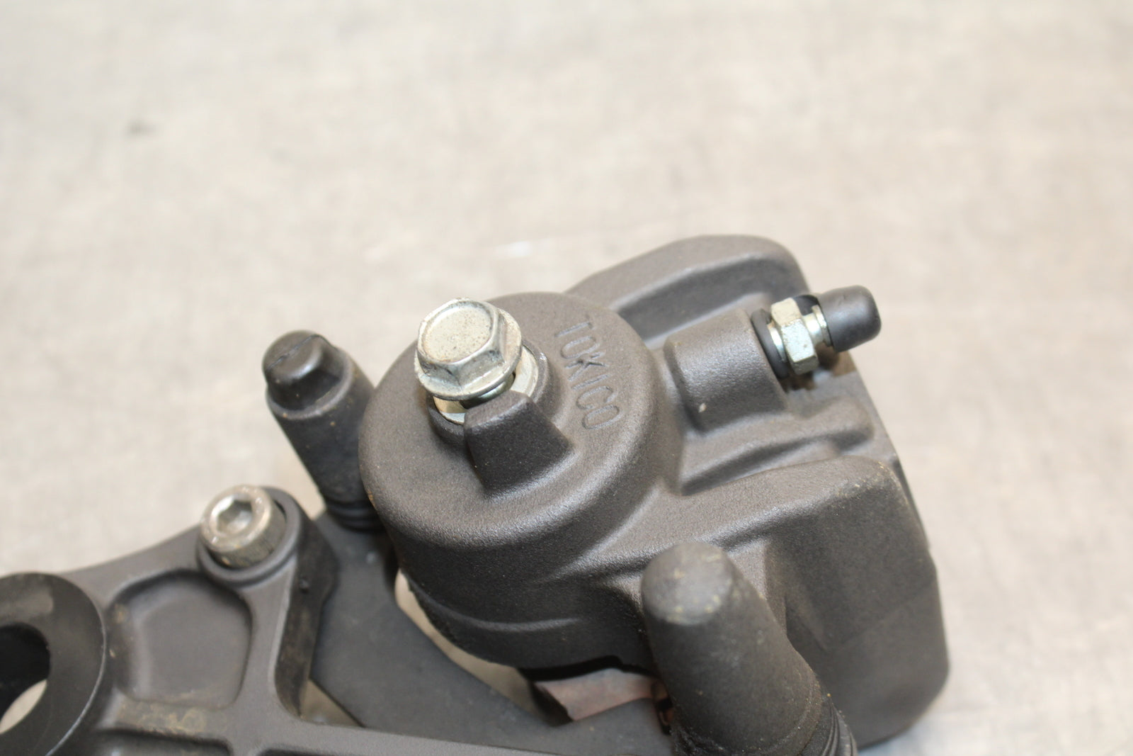 12-17 KAWASAKI NINJA 650 REAR BACK BRAKE CALIPER W MOUNT BRACKET BB129