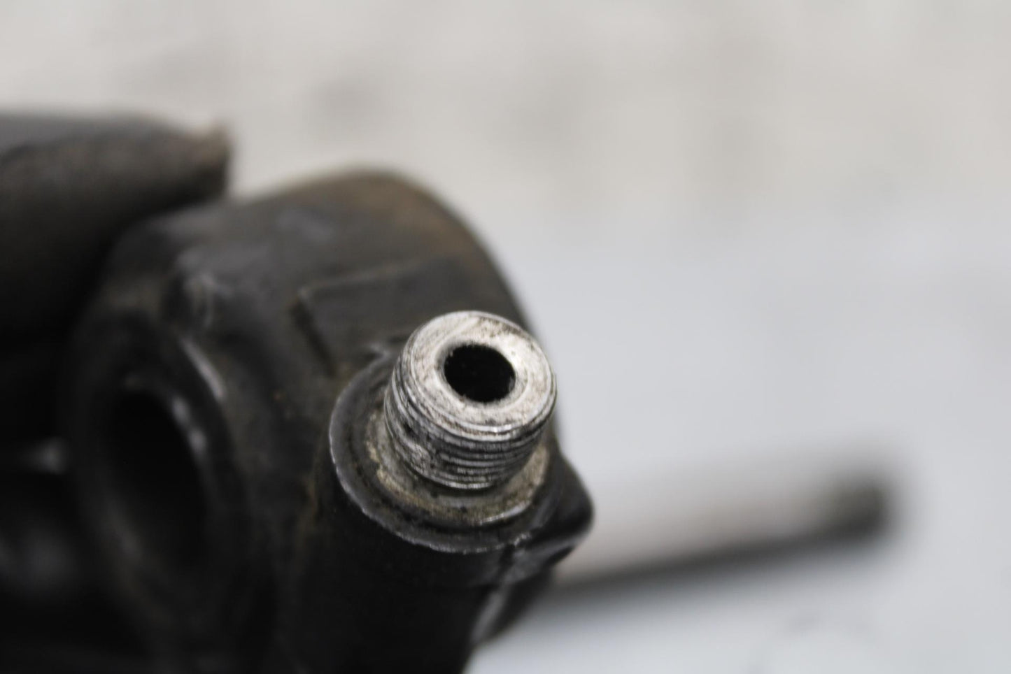 00-01 KAWASAKI ZZR600 FRONT WHEEL RIM AXLE PIVOT BOLT BB568