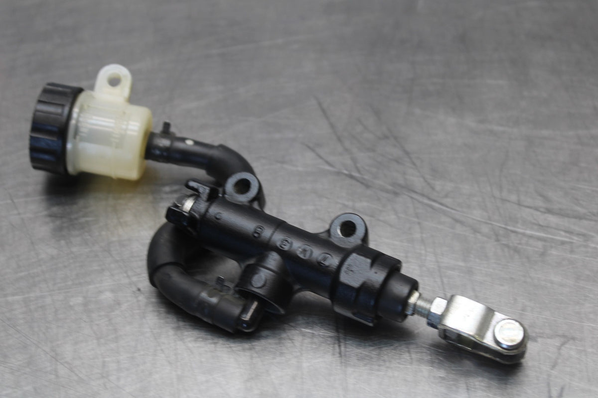 08 KAWASAKI NINJA ZX10R REAR BACK BRAKE MASTER CYLINDER W RESERVOIR BB902