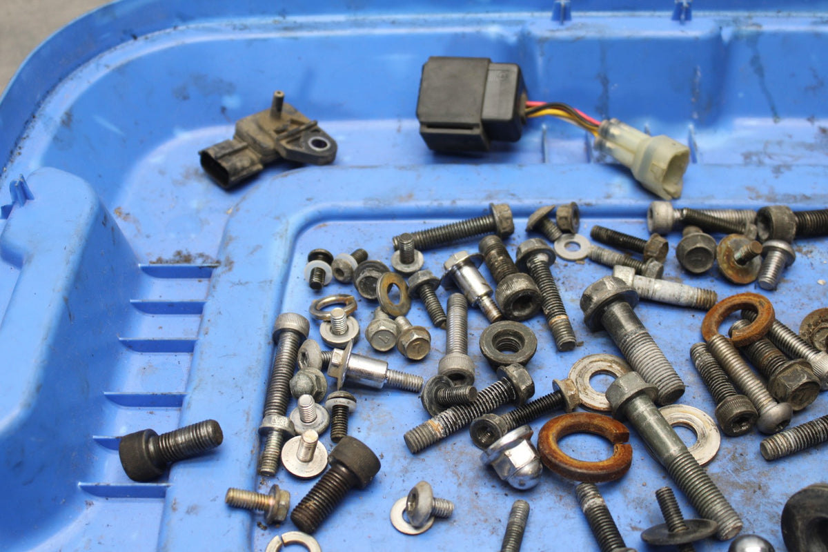 03 KAWASAKI VULCAN 1600 MOUNTING BOLTS HARDWARE SCREWS BB865