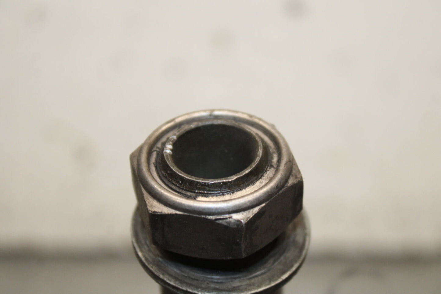 06 YAMAHA YZF R6 REAR AXLE BACK WHEEL RIM PIVOT BOLT AXEL BB716
