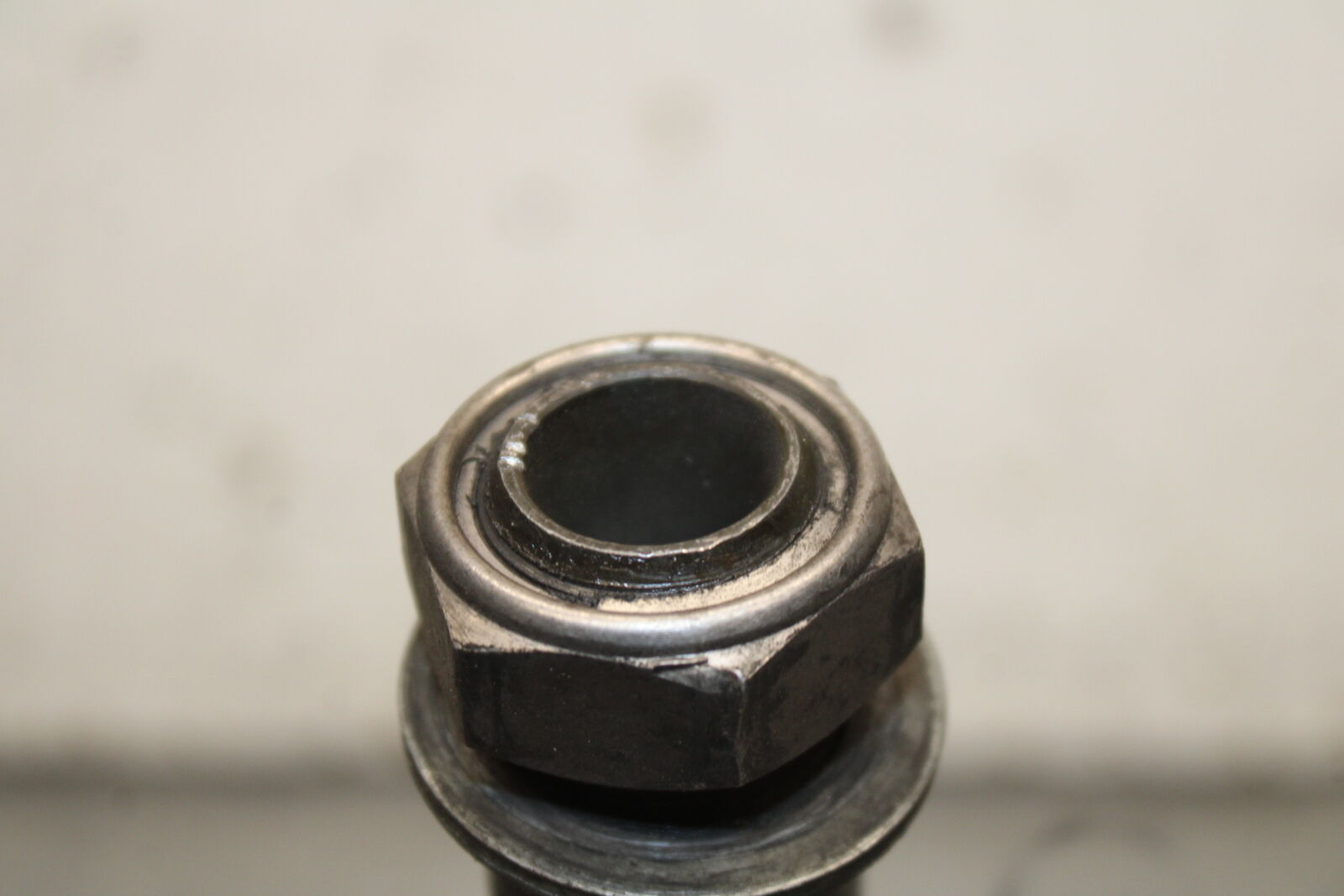 06 YAMAHA YZF R6 REAR AXLE BACK WHEEL RIM PIVOT BOLT AXEL BB716