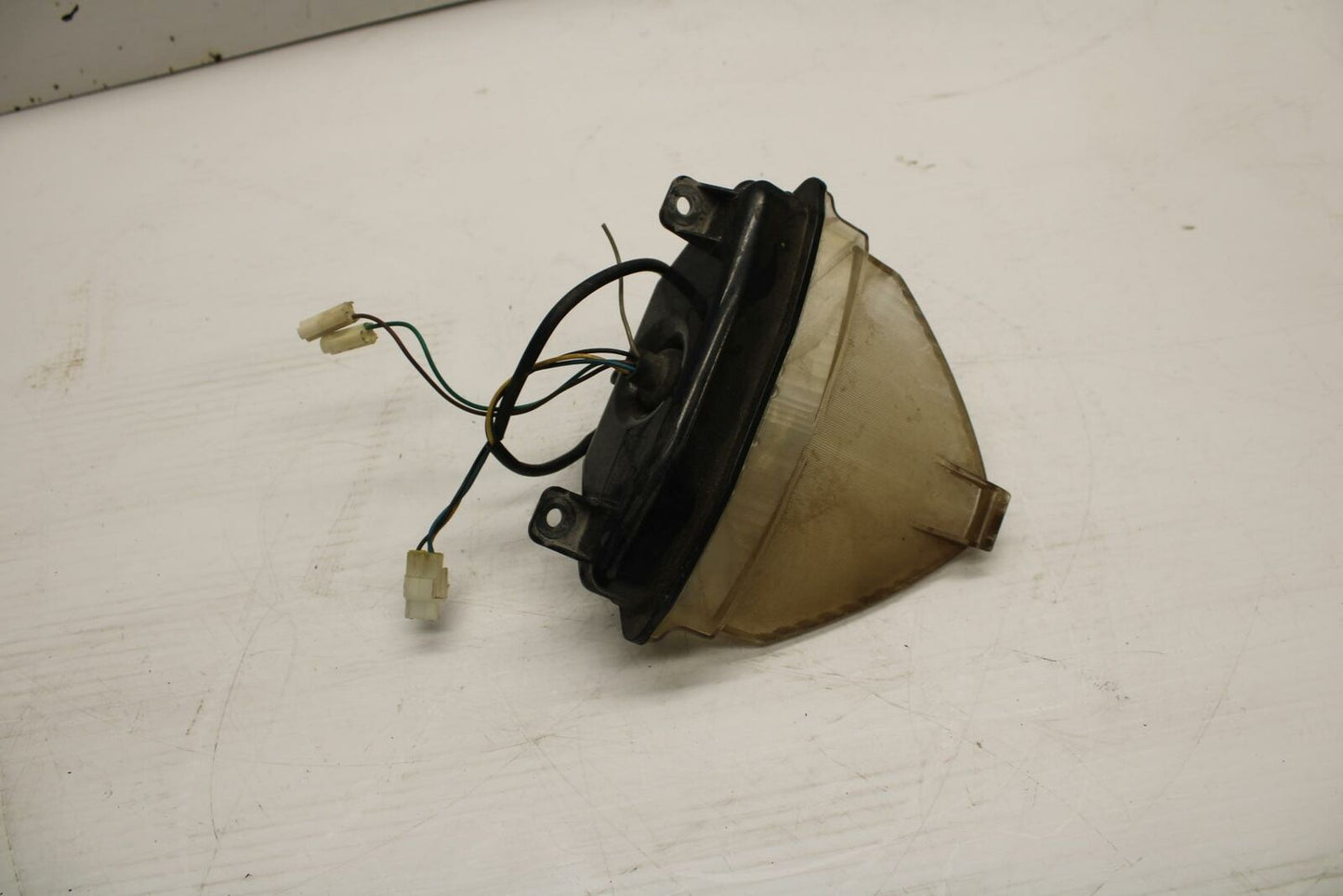 06 YAMAHA YZF R1 REAR TAIL TAILLIGHT BACK BRAKE LIGHT  BB282