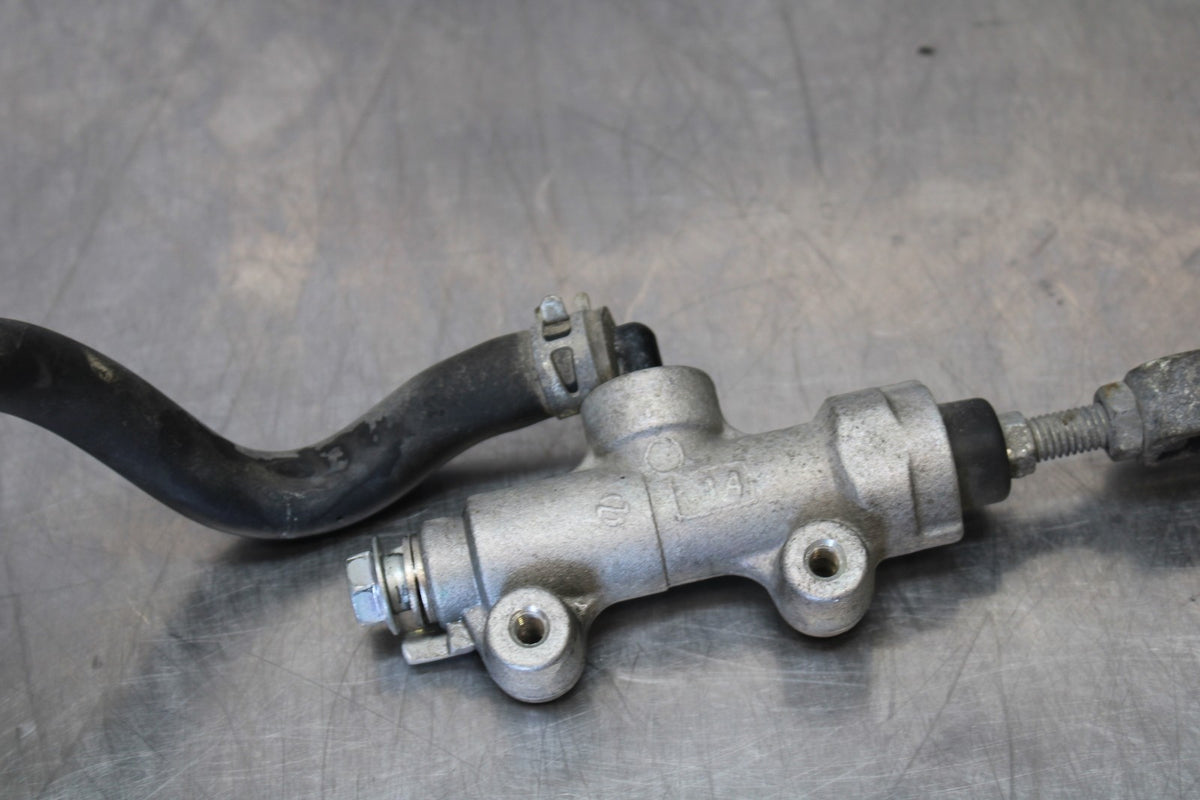 06-07 SUZUKI GSXR 600 REAR BACK BRAKE MASTER CYLINDER W RESERVOIR BB170