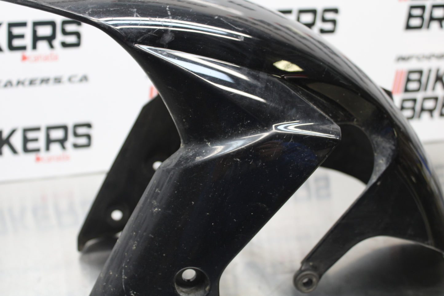 11 SUZUKI GSXR1000 FRONT WHEEL FENDER COWL FAIRING BB142
