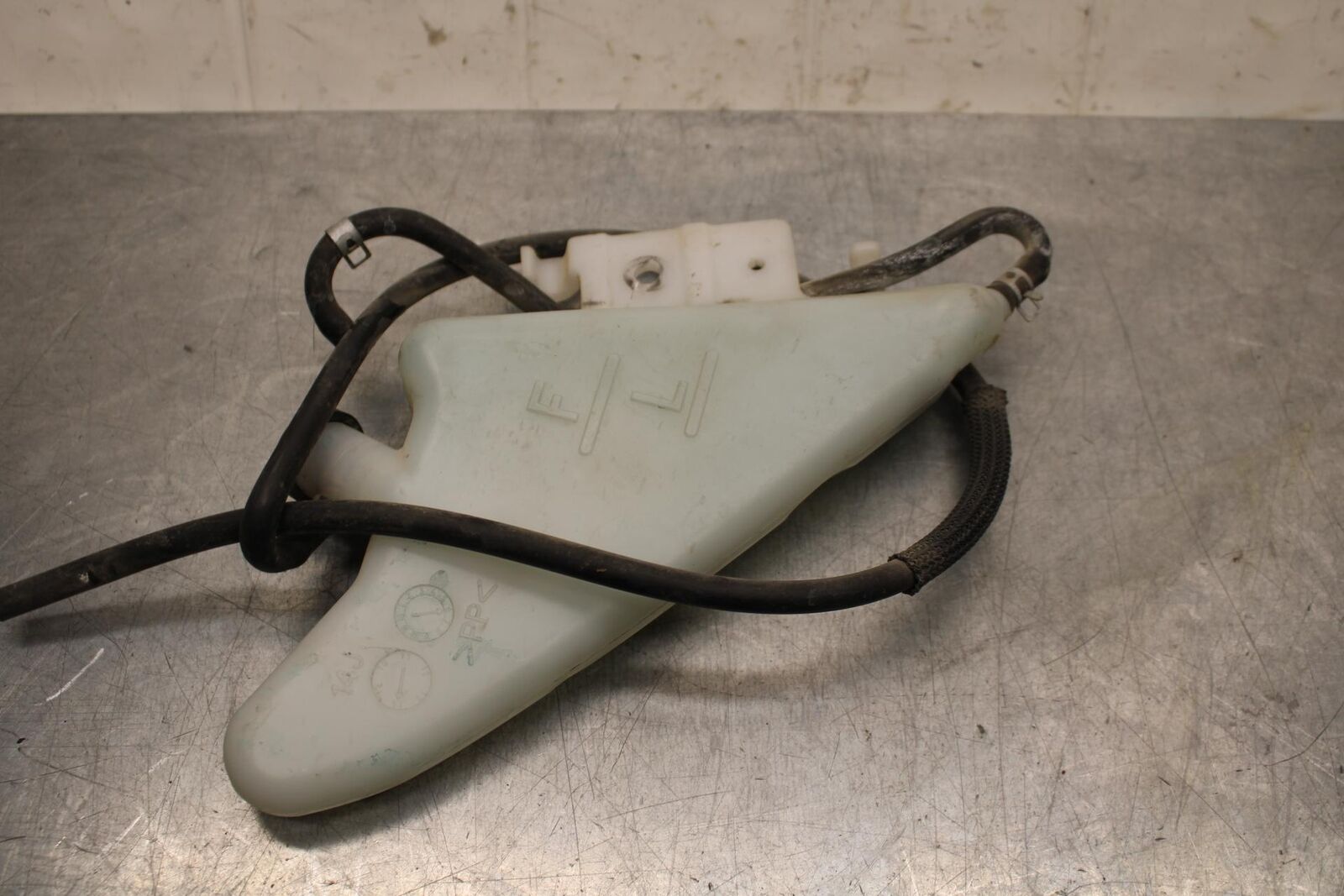 2015 Suzuki GSXR750 COOLANT WATER TANK RESERVOIR BOTTLE BB595