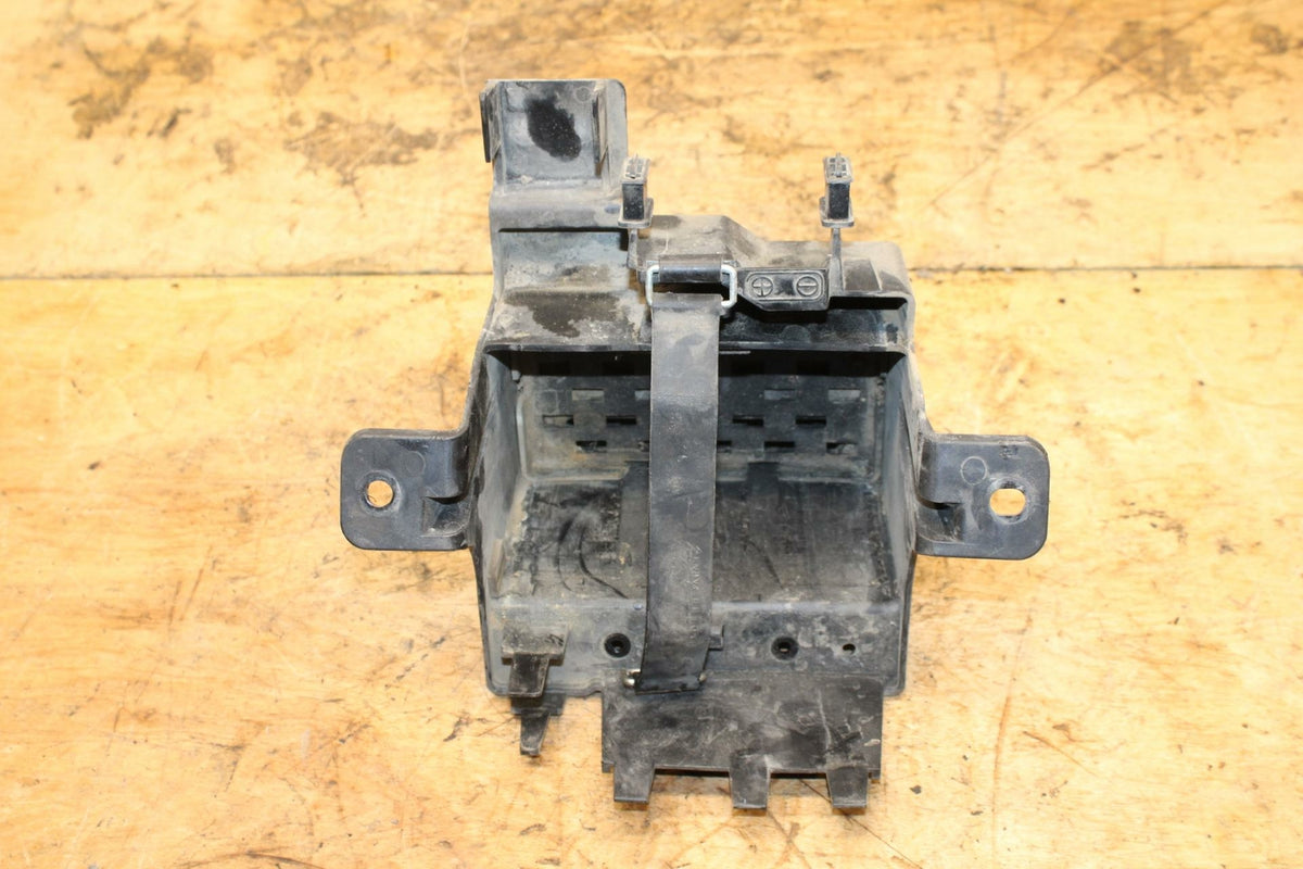 07-11 SUZUKI VSTROM 650 REAR BACK TAIL UNDERTAIL BATTERY TRAY PLASTIC BB340