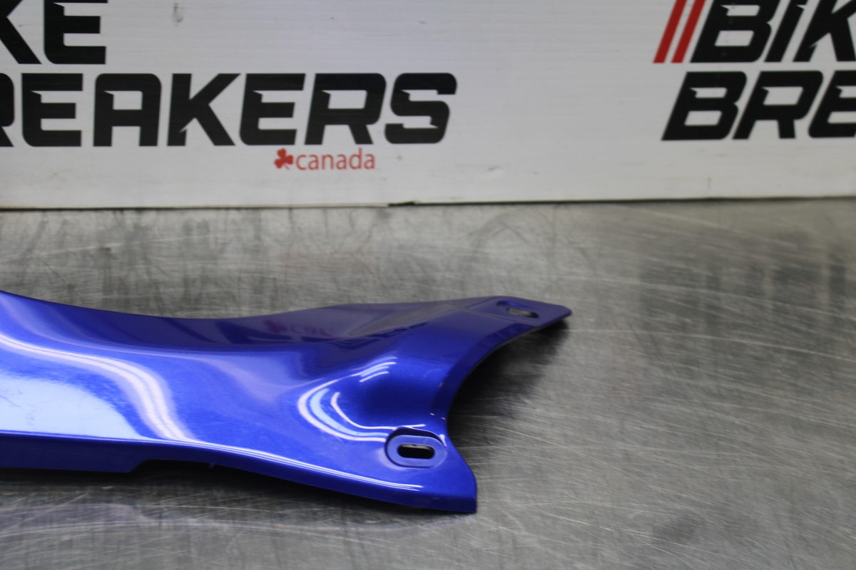 22-25 YAMAHA YZF R7 RIGHT FRONT DUCT COVER PANEL COWL BB583