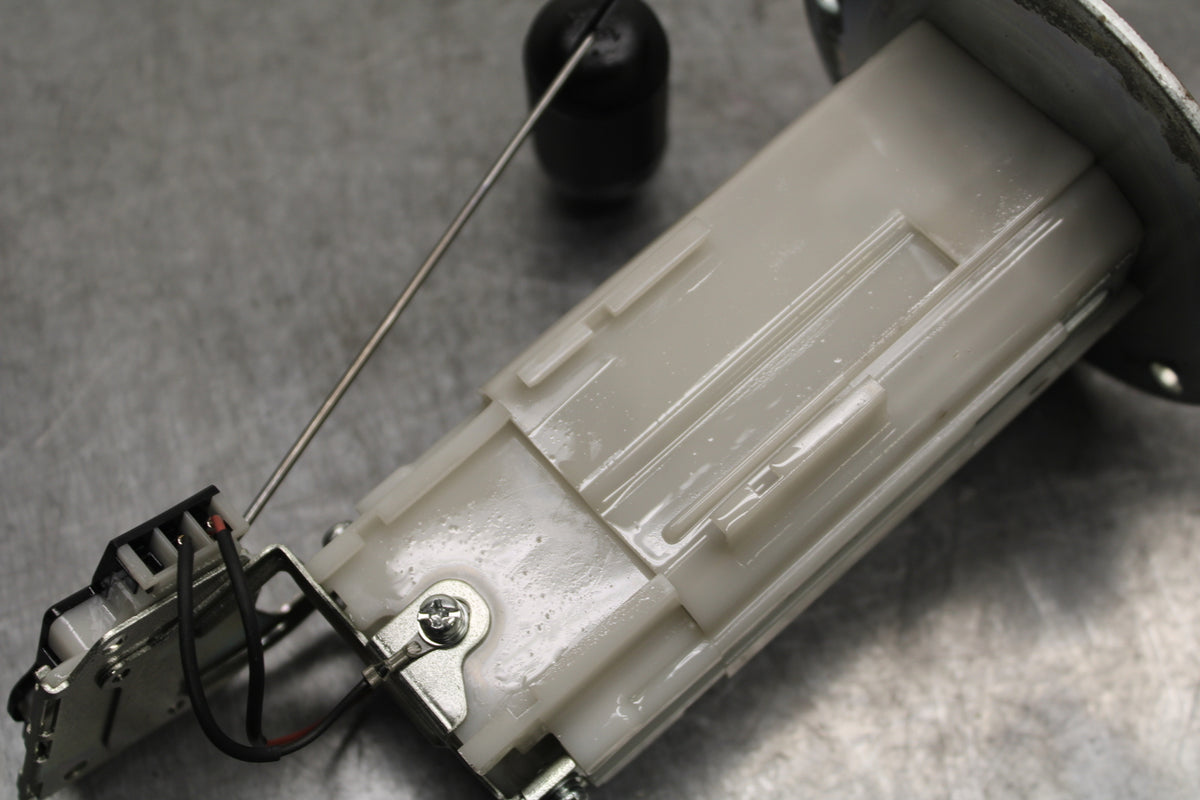 08-10 SUZUKI GSXR 600 FUEL PUMP GAS PETROL SENDER UNIT  BB721