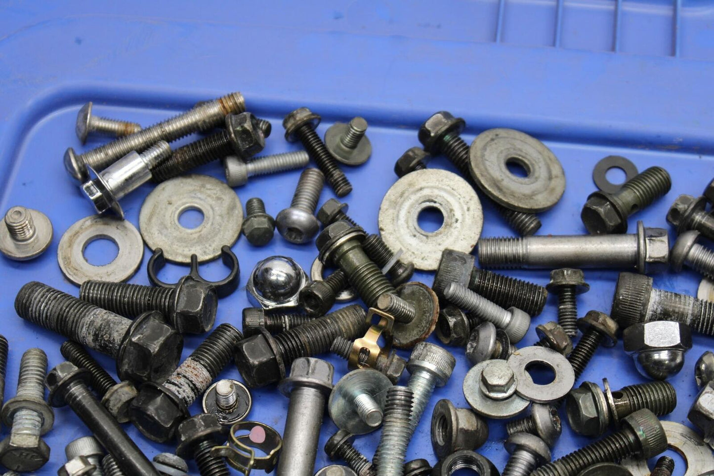 2005 Kawasaki Vulcan 1600 VN1600D Nomad MISCELLANEOUS BOLTS ENGINE BB556