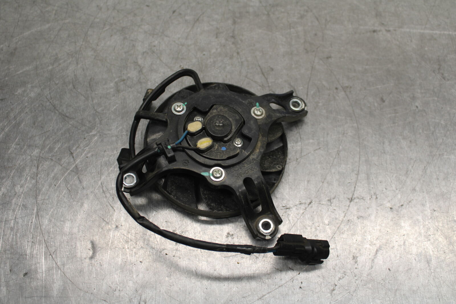 15-19 HONDA CBR300R ENGINE RADIATOR COOLING FAN  BB112