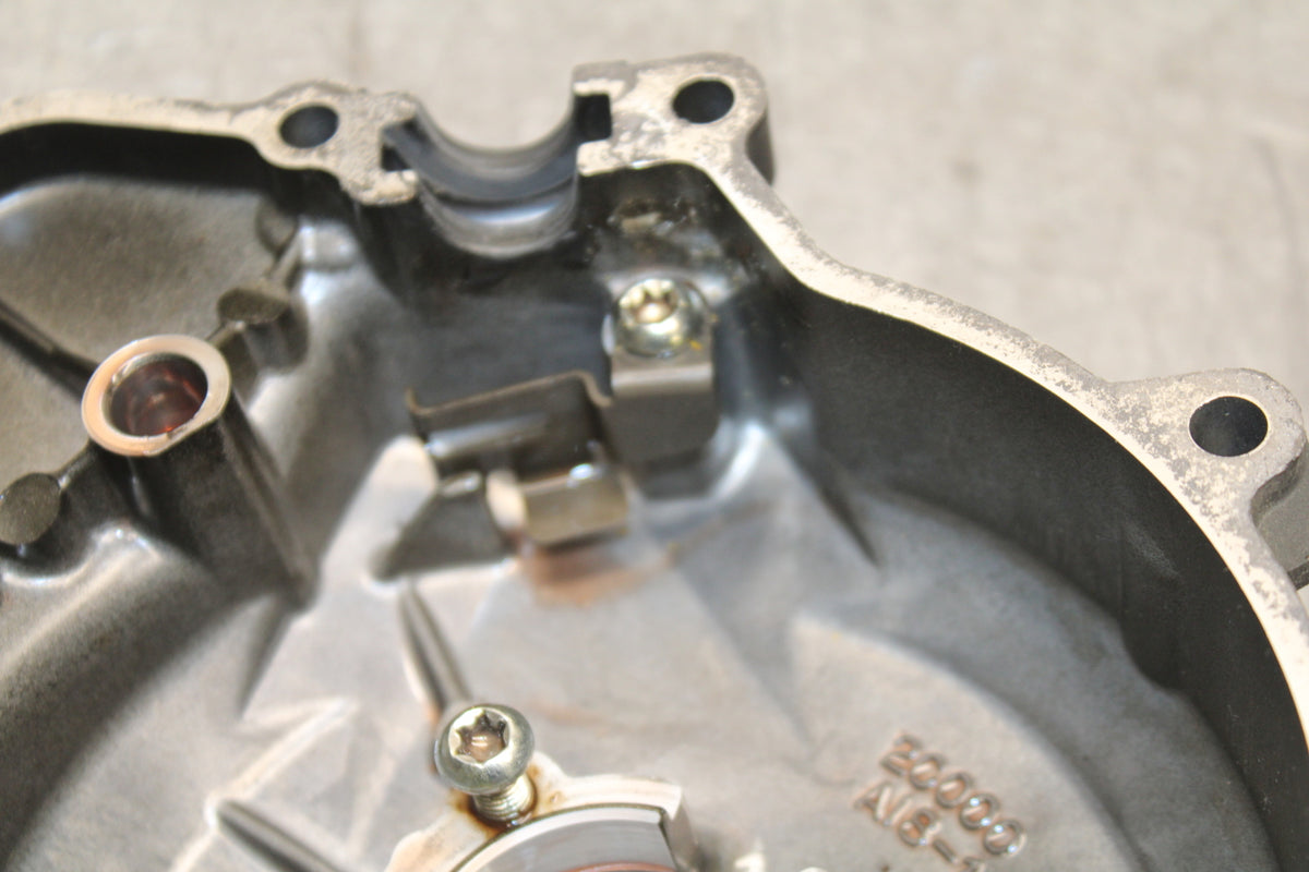 06 YAMAHA YZF R6 STATOR MAGNETO ALTERNATOR GENERATOR COVER BB716