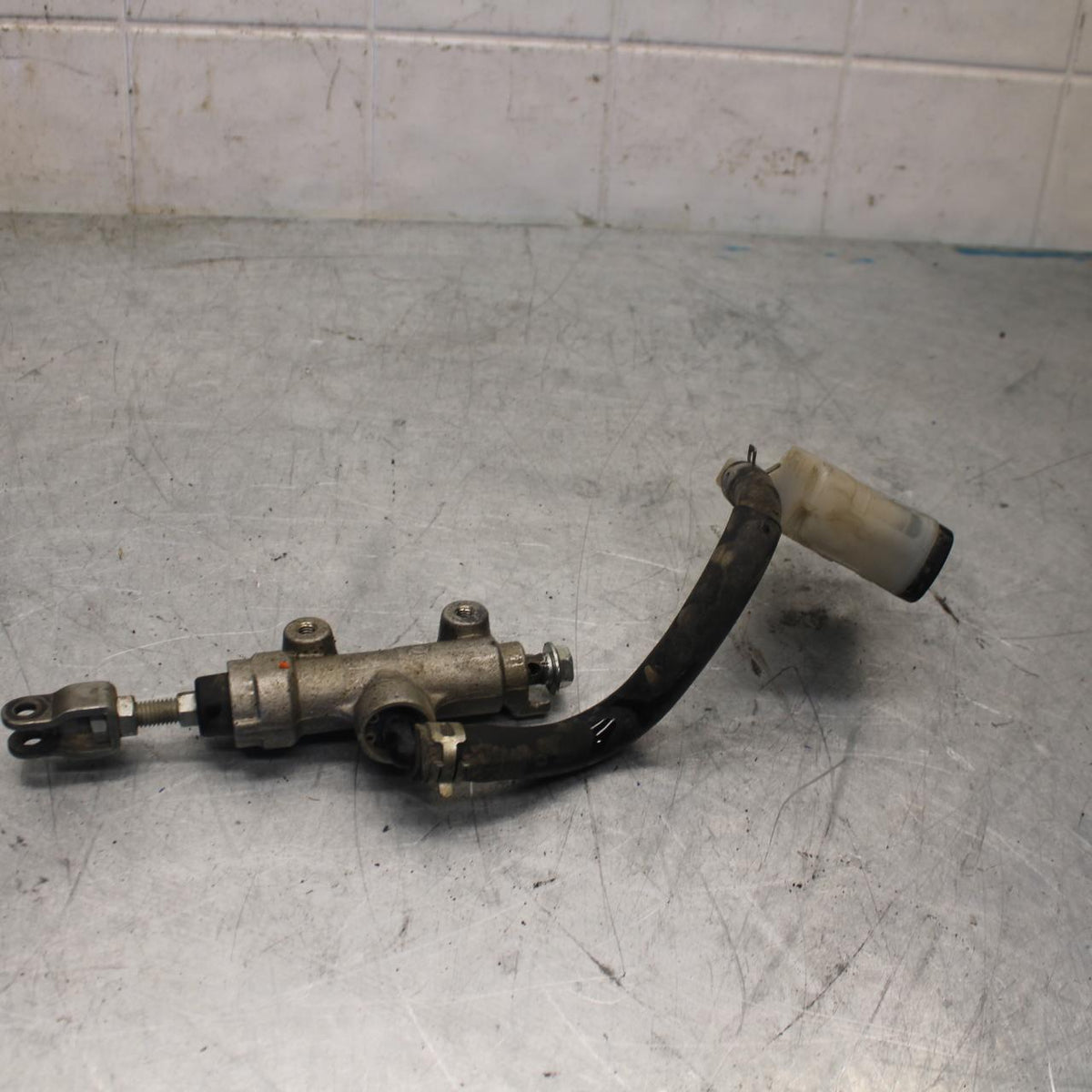 06-07 SUZUKI GSXR750 REAR BACK BRAKE MASTER CYLINDER W RESERVOIR BB424