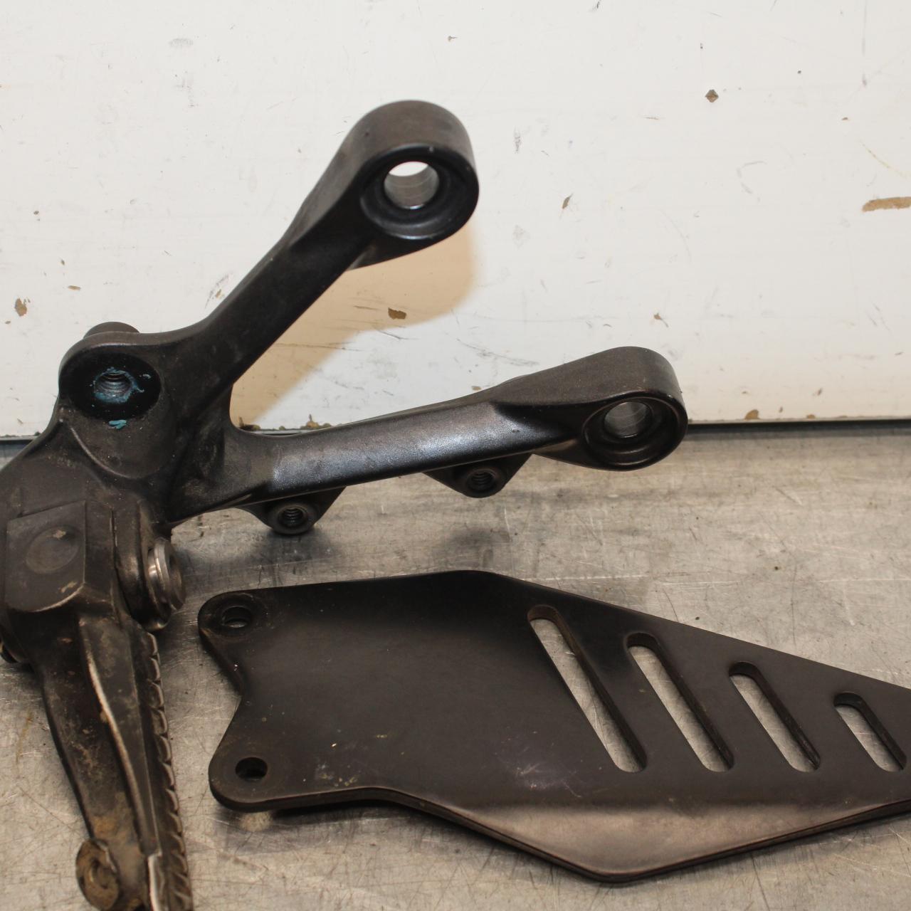 09-12 KAWASAKI NINJA ZX6R ZX600R LEFT REARSET DRIVER FOOT PEG REST STOP BB617