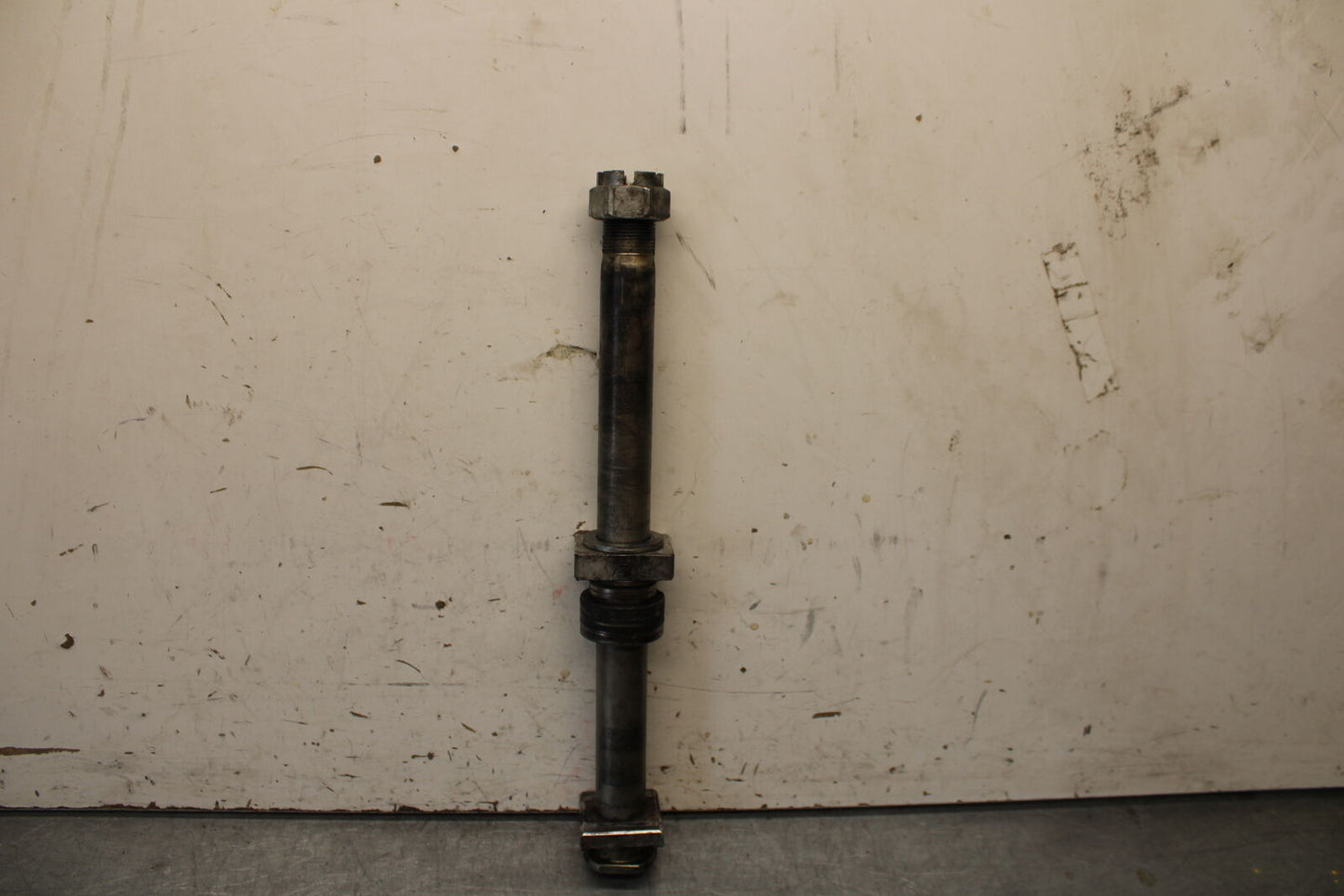 16 KAWASAKI NINJA ZX10R REAR AXLE BACK WHEEL RIM BOLT AXEL 41068-0613 BB650