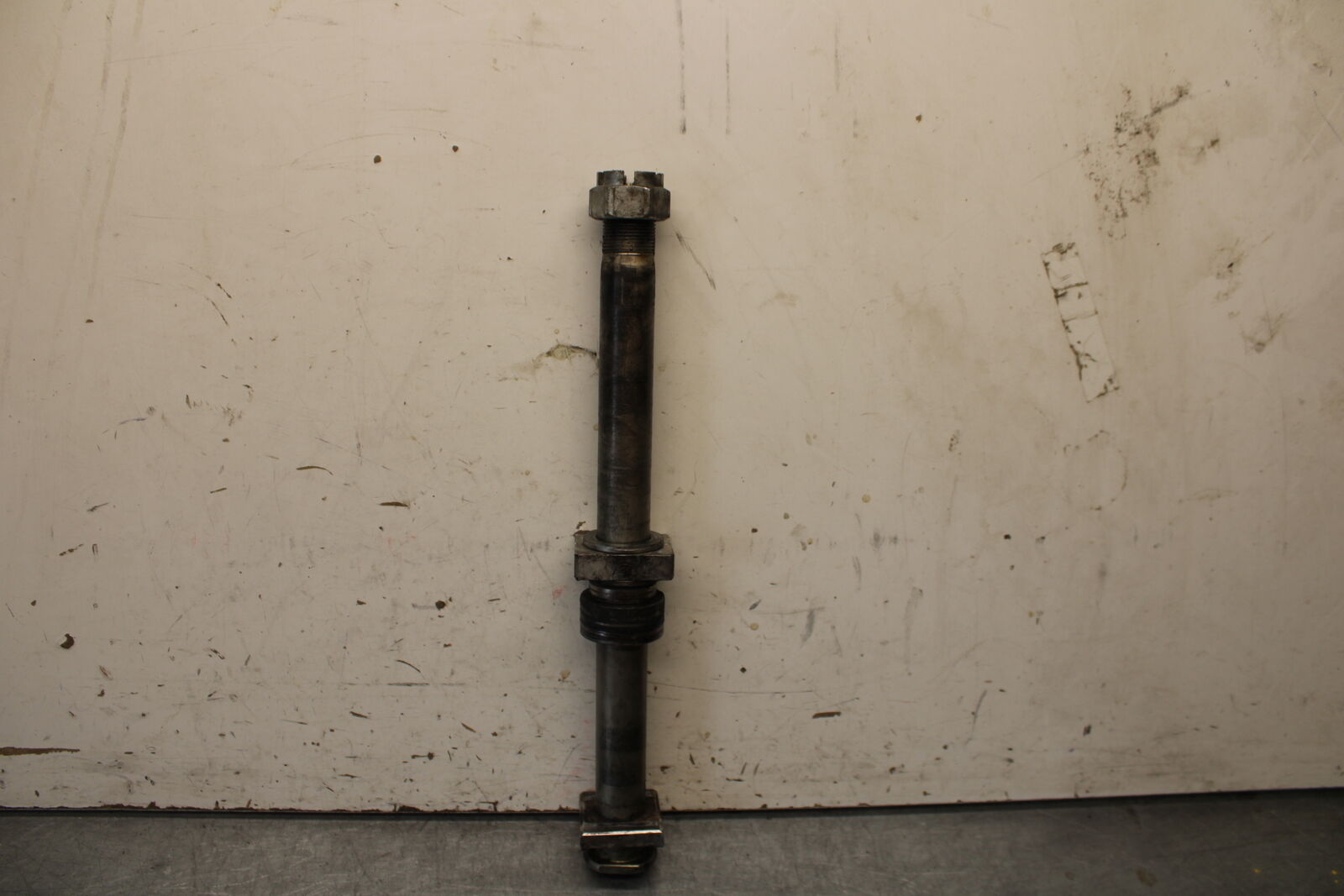 16 KAWASAKI NINJA ZX10R REAR AXLE BACK WHEEL RIM BOLT AXEL 41068-0613 BB650