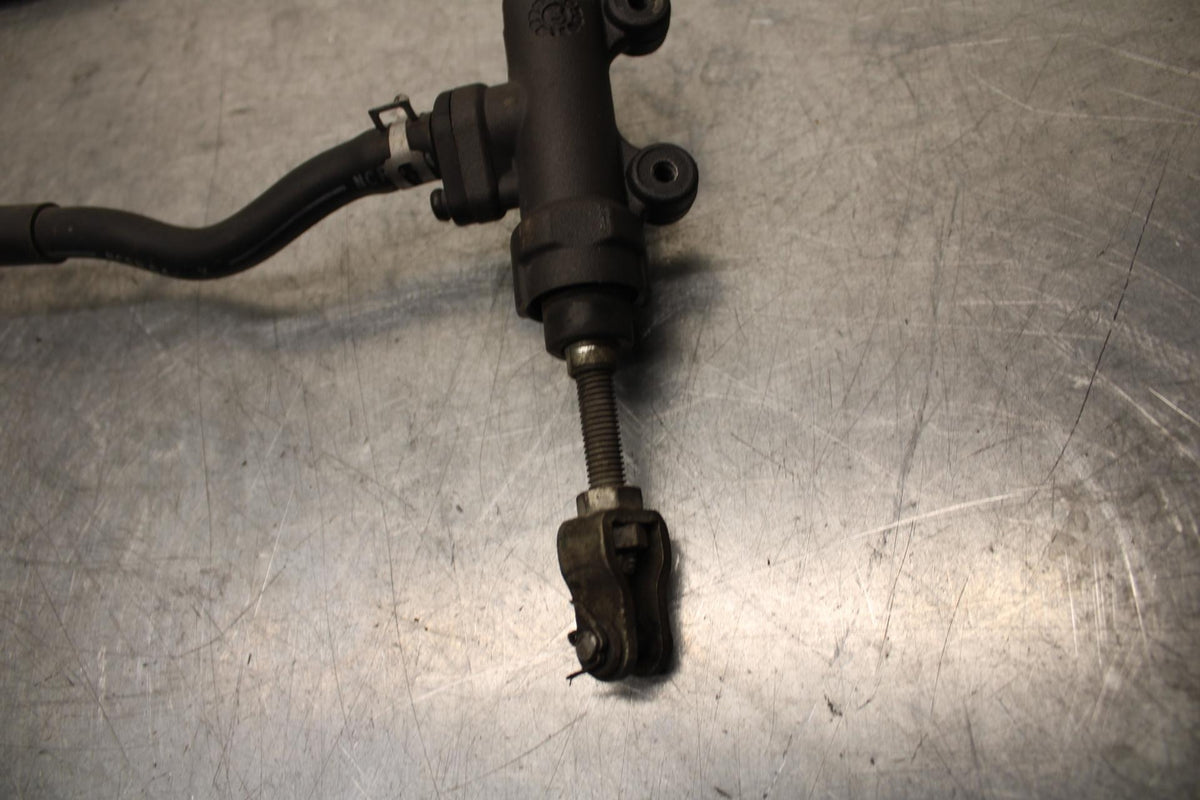 04-09 SUZUKI GS 500 FH GS500F REAR BACK BRAKE MASTER CYLINDER W RESERVOIR BB97