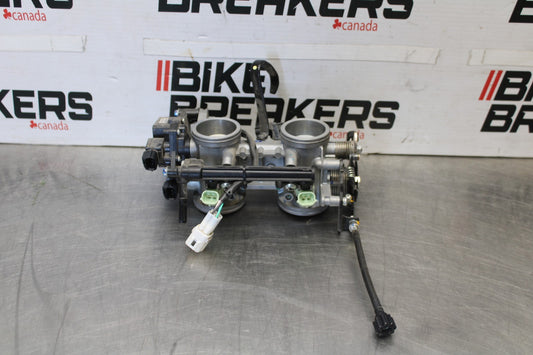 23 KAWASAKI NINJA 650 EX650 MAIN FUEL INJECTORS / THROTTLE BODIES BB920