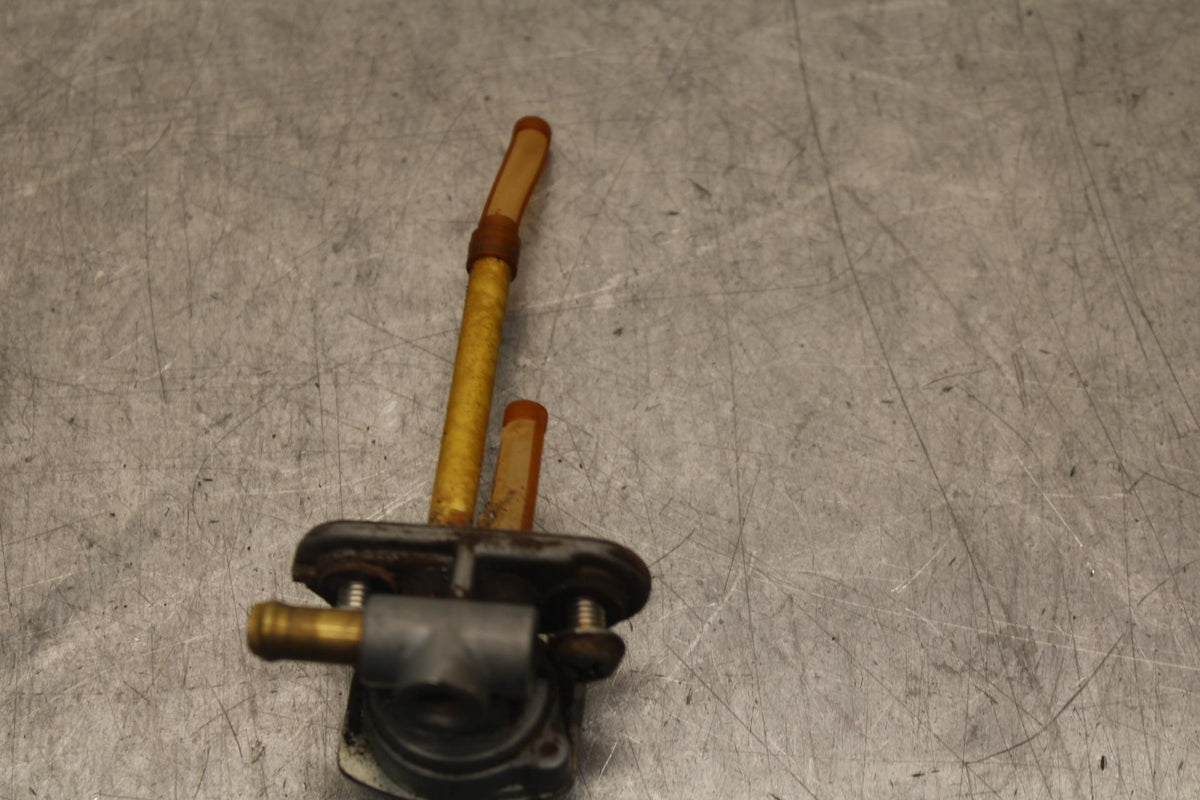2001 Yamaha Banshee 350 YFZ350 FUEL GAS TANK PETCOCK SHUT ON OFF VALVE BB79