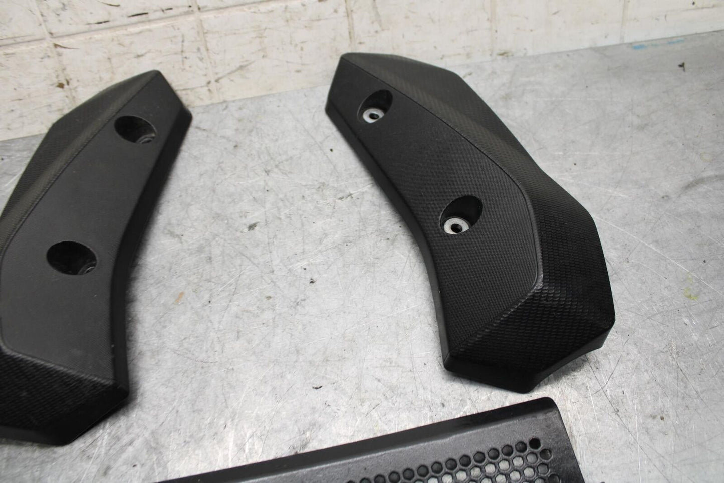 2015 Yamaha FZ07 ENGINE RADIATOR GUARD COVER BB531