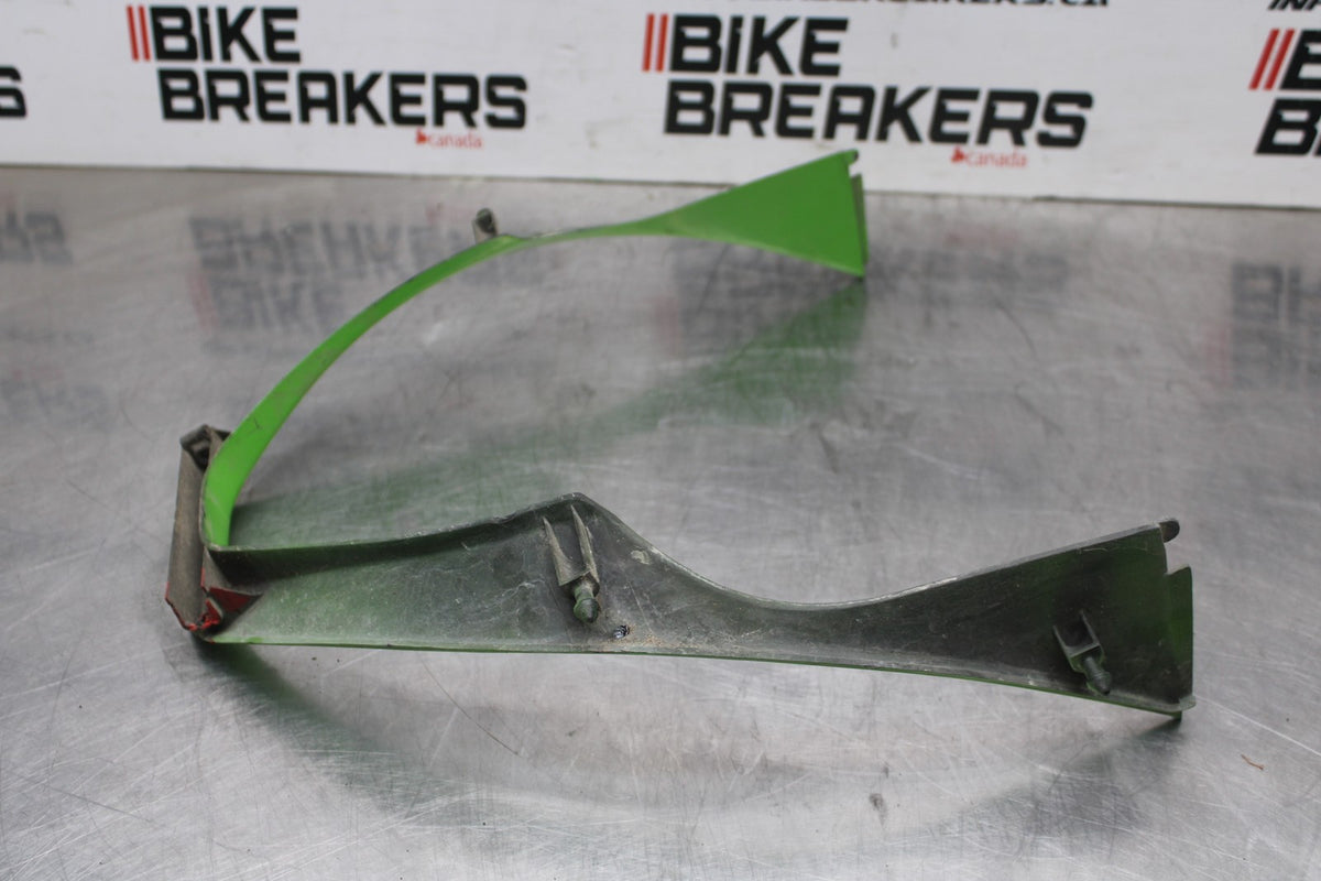 98 KAWASAKI NINJA ZX6 FRONT LOWER INNER EXHAUST V FAIRING COWL GUARD BB870