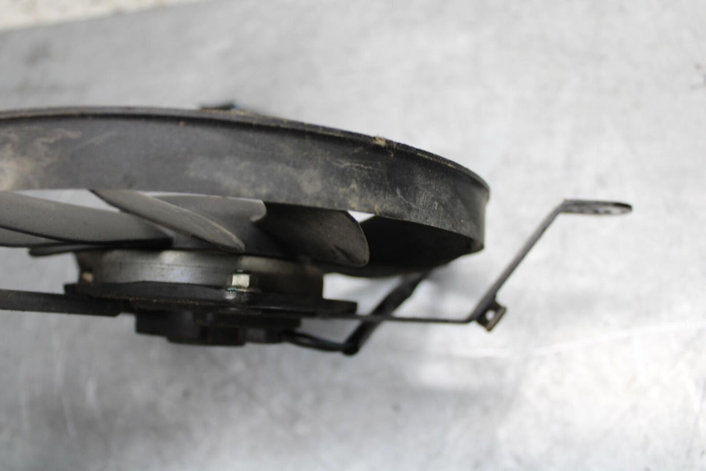 17 KAWASAKI Z900 ZR900 ENGINE RADIATOR COOLING FAN 59502-0614 BB549