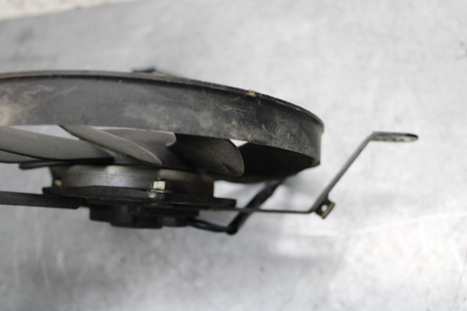 17 KAWASAKI Z900 ZR900 ENGINE RADIATOR COOLING FAN 59502-0614 BB549