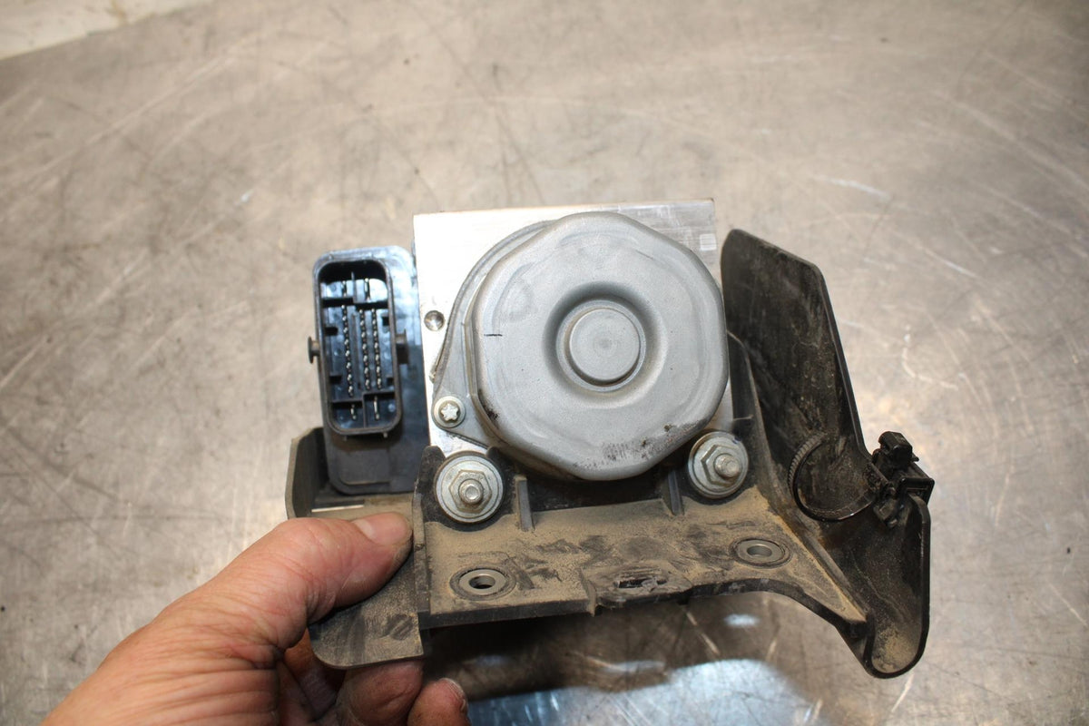 18 YAMAHA YZF R1  ABS PUMP UNIT MODULE BB473