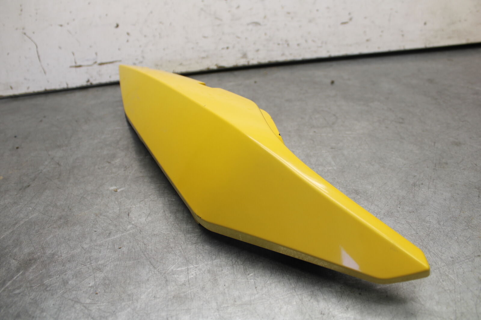 09-15 YAMAHA FZ6R RIGHT REAR BACK TAIL FAIRING COWL SHROUD  BB686