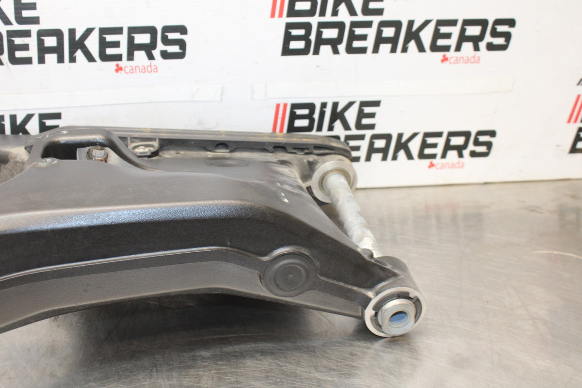 20-23 BMW F900R REAR SWINGARM BACK SUSPENSION SWING ARM BB923