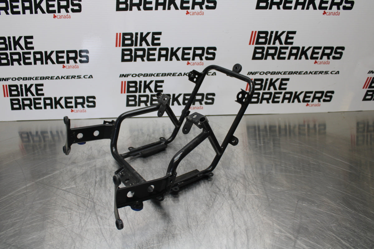 09 YAMAHA ROYAL STAR XVZ1300TF VENTURE UPPER FAIRING GAUGES STAY BRACKET  BB151