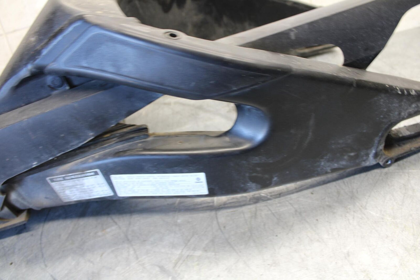 2009 Yamaha YZF R6 REAR SWINGARM BACK SUSPENSION SWING ARM 13S-22110-00-00 BB532