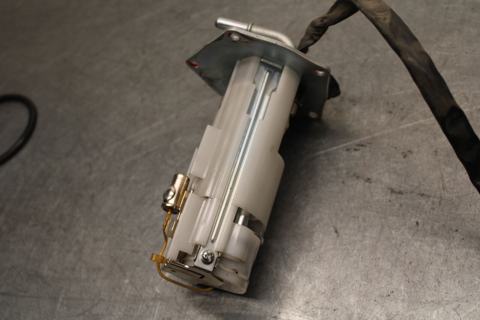 16 KAWASAKI NINJA ZX10R FUEL PUMP GAS PETROL SENDER UNIT 49040-0750 BB650