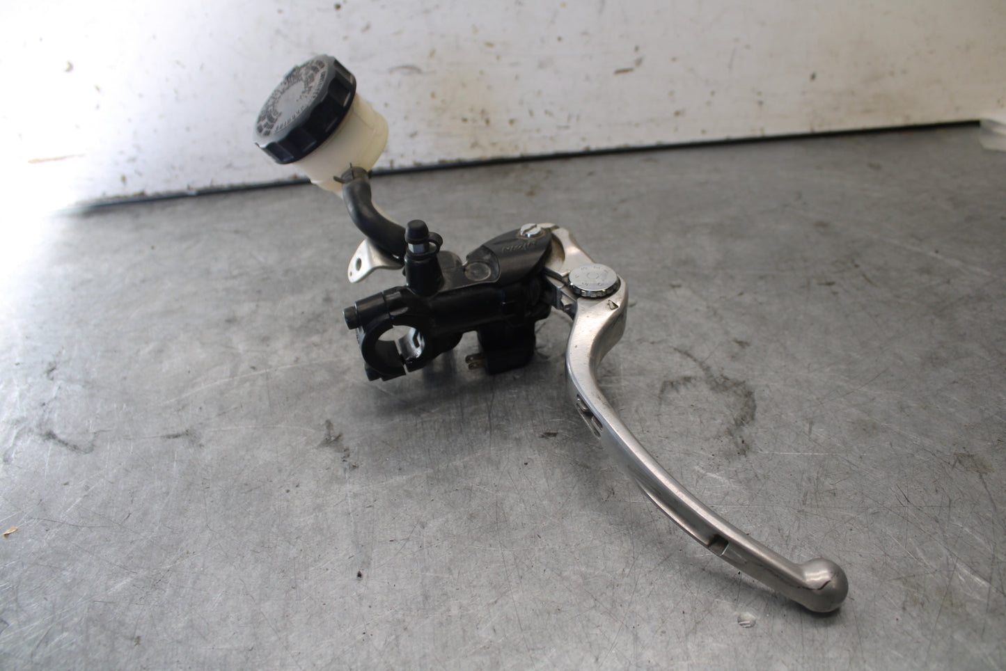 07-08 TRIUMPH DAYTONA 675 FRONT BRAKE MASTER CYLINDER w/ LEVER T2025700 BB685