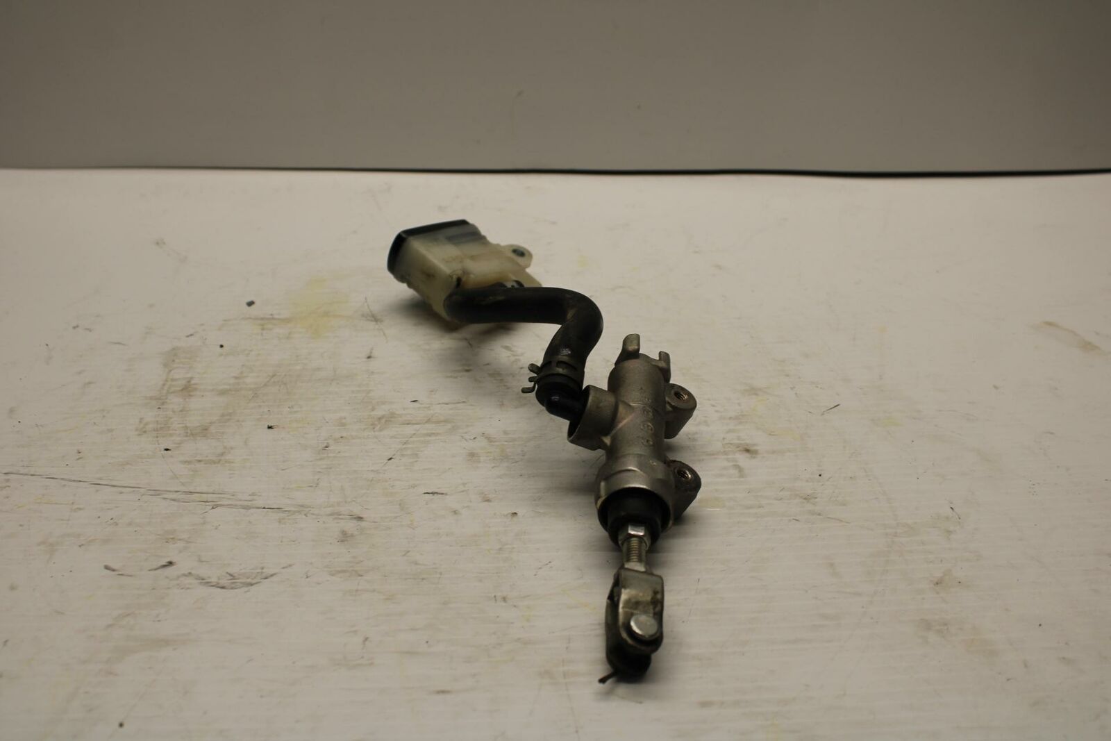 06-07 SUZUKI GSXR600 REAR BACK BRAKE MASTER CYLINDER W RESERVOIR BB245