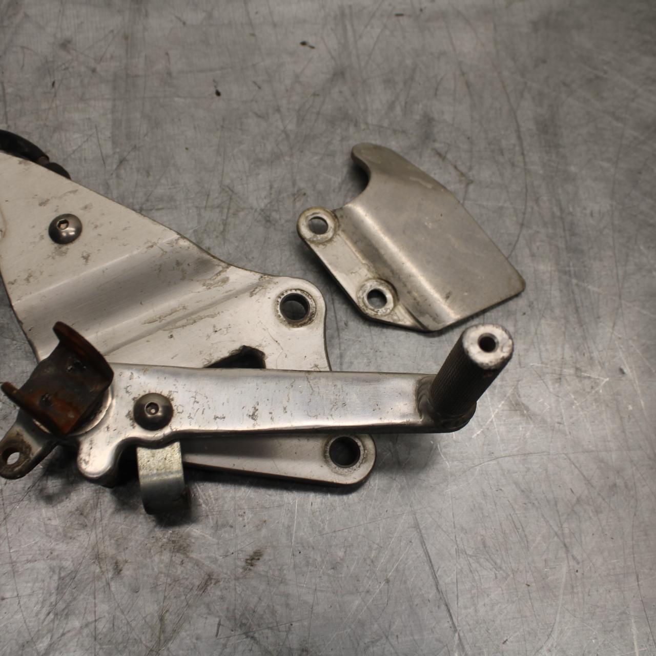 91-92 SUZUKI GSXR750 M  RIGHT REARSET REAR SET DRIVER FOOT PEG REST STOP BB493