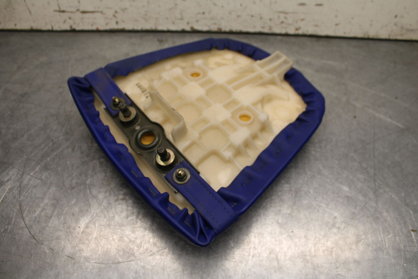 05-06 SUZUKI GSXR1000 REAR BACK PASSENGER TANDEM SEAT PAD SADDLE PILLION BB172