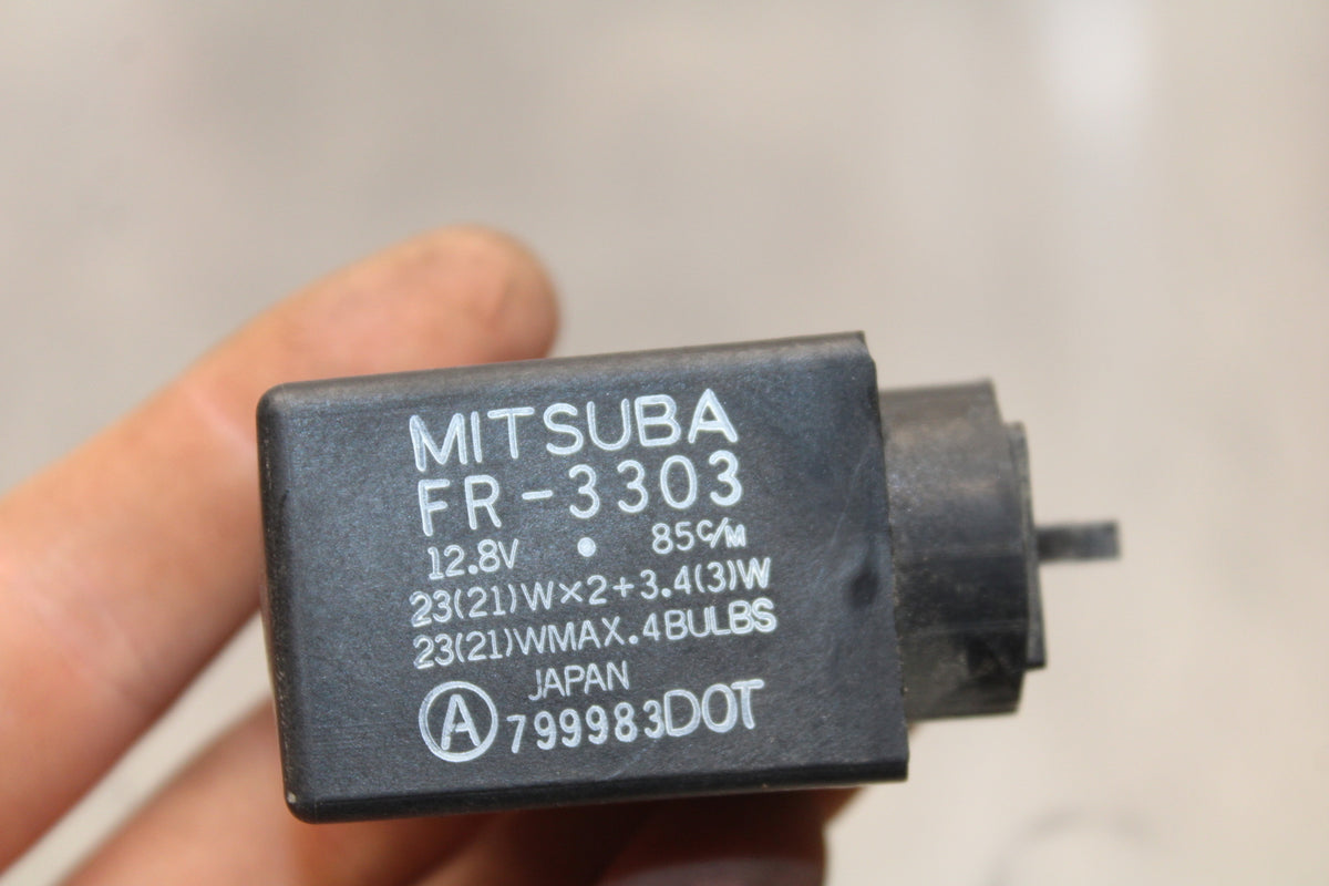 98-05 HONDA SUPER HAWK 1000 VTR1000F TURN SIGNAL BLINKER RELAY FLASHER BB152