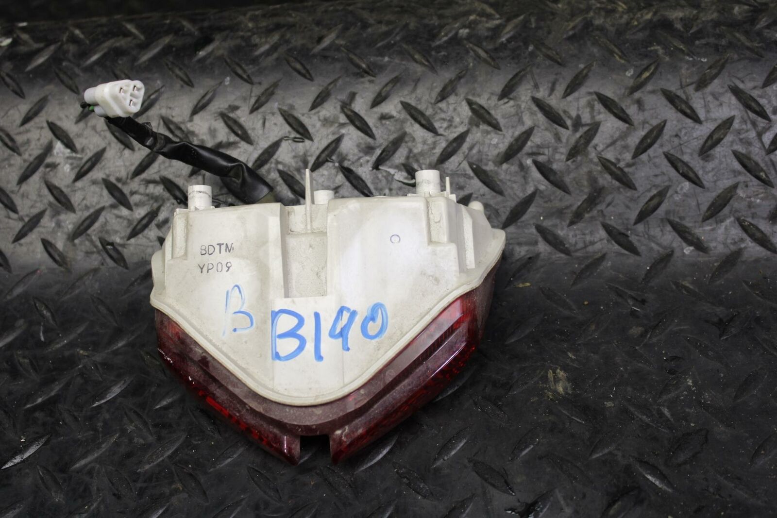 10 SUZUKI GSXR750 REAR TAIL TAILLIGHT BACK BRAKE LIGHT bb190