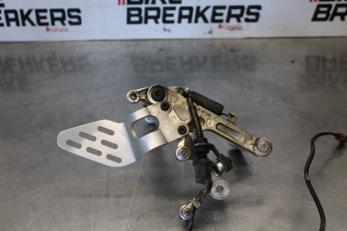 03-04 YAMAHA YZF R6 RIGHT REARSET REAR SET DRIVER FOOT PEG REST STOP BB890