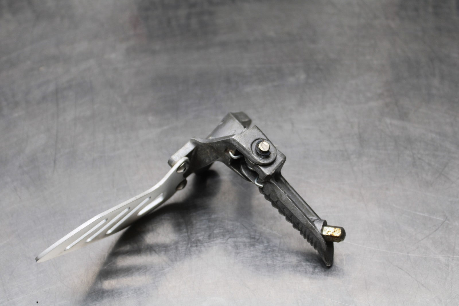 11-22 SUZUKI GSXR 600  LEFT REARSET REAR SET DRIVER FOOT PEG REST STOP BB193