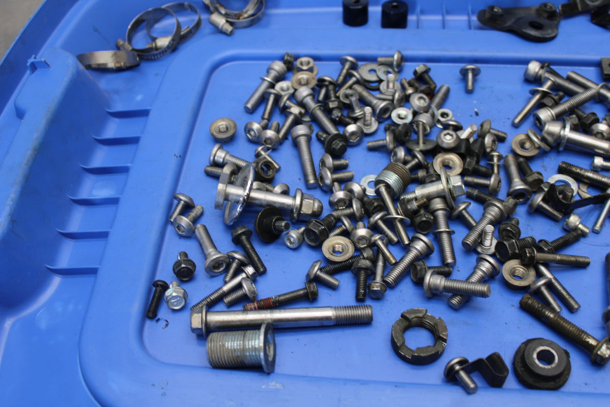 07 KAWASAKI Z1000 MOUNTING BOLTS HARDWARE MOTOR SCREWS BB148