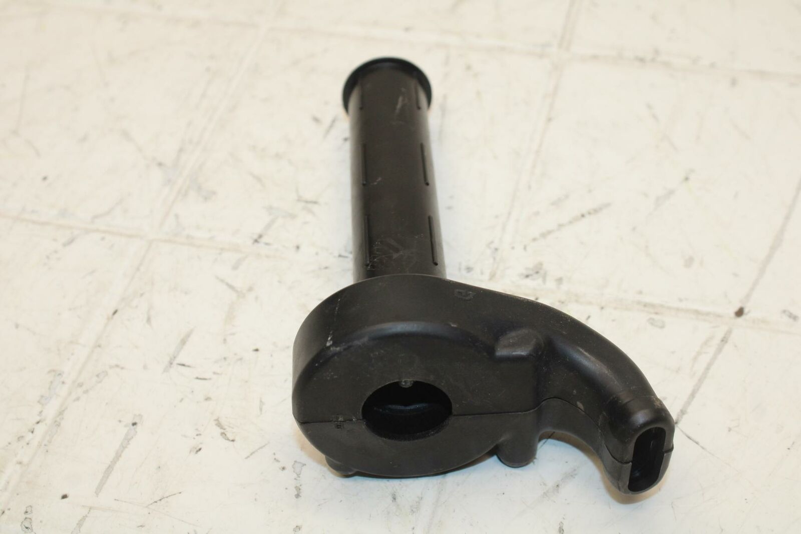 13-17 KAWASAKI NINJA ZX6R ZX636E THROTTLE CABLE LINE HOUSING GUIDE BB409