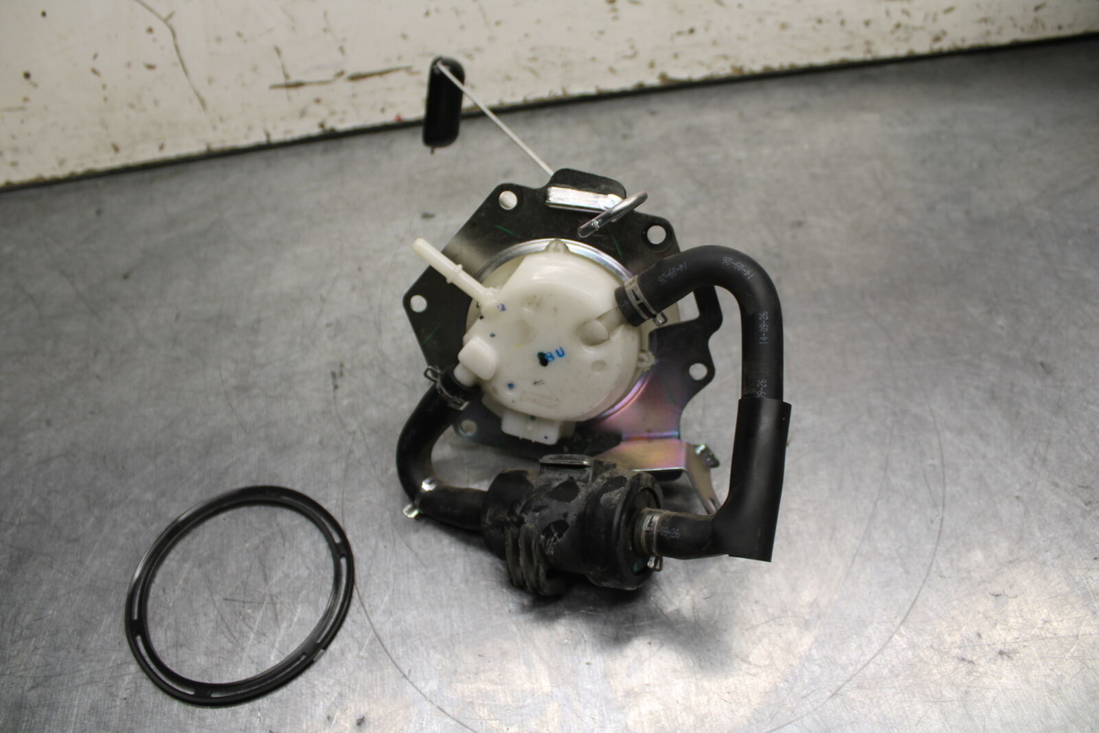 15-16 HONDA CB300F FUEL PUMP GAS PETROL SENDER UNIT BB740