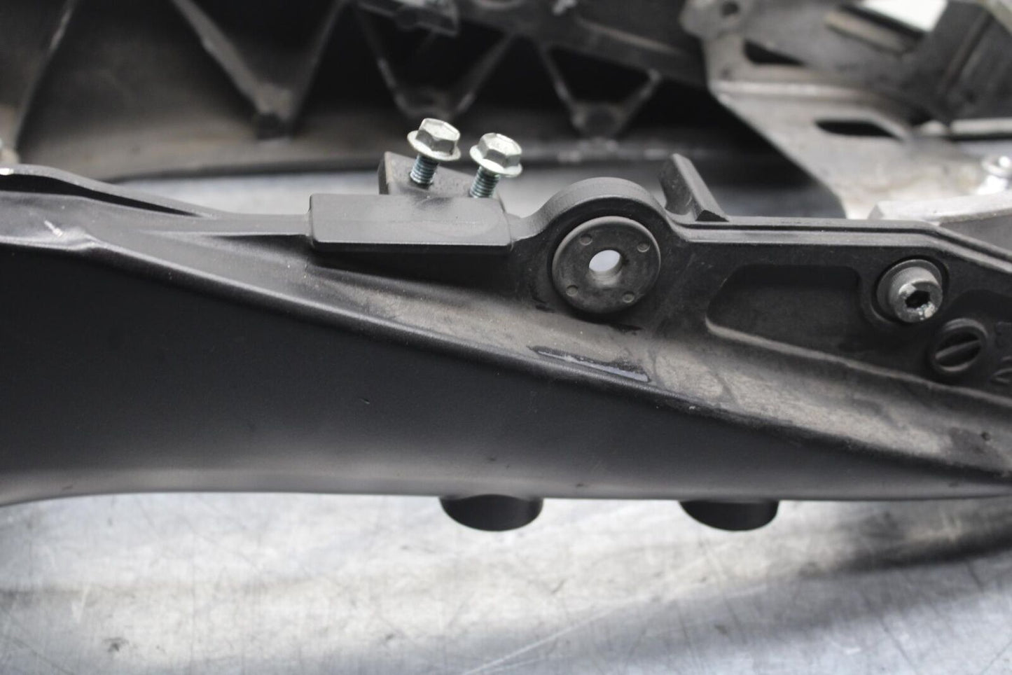 06-07 SUZUKI GSXR750 REAR SUBFRAME SUB FRAME 41211-01H00-YAP 41231-41G10 BB613