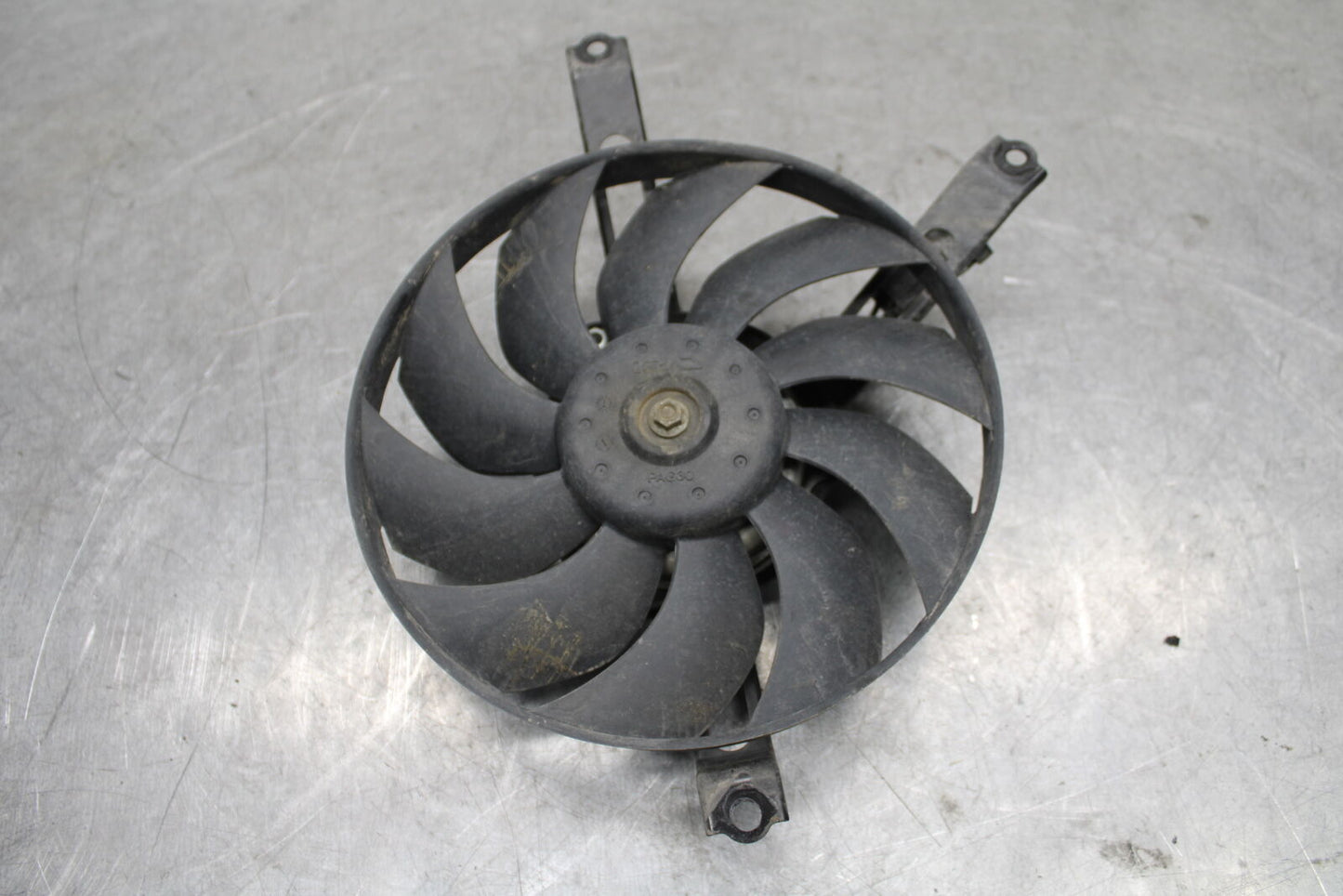 17-21 HONDA CBR1000RR SP RIGHT ENGINE RADIATOR COOLING FAN MOTOR BB681